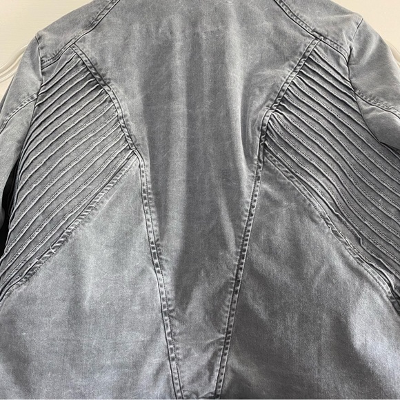 Stella Carakasi | Gray Denim Textured Moto Jacket - Picture 5 of 8